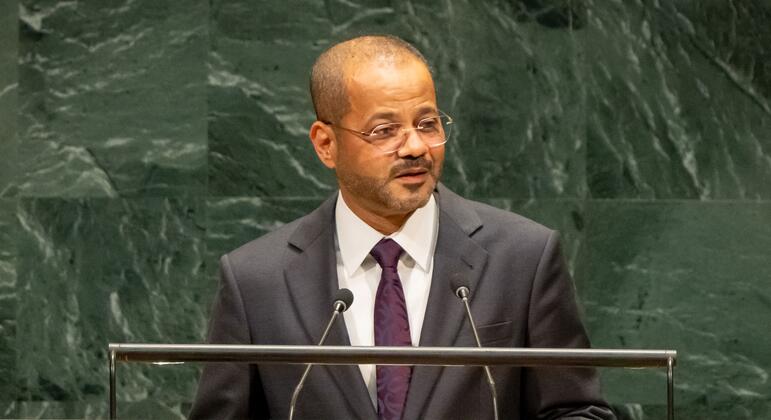 وزير خارجية عُمان يؤكد التزام بلاده بصون الملاحة في مضيق هرمز، ويدعو الأطراف للتعاون