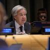 El Secretario General de la ONU, António Guterres, interviene desde un escritorio de la Asamblea General de las Naciones Unidas señalizado como Secretario General durante una reunión de alto nivel que conmemora el 25 aniversario de la Declaración y el Programa de Acción de Durban.