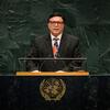 Boris Vasir Marchegiani Carrero, Representante Permanente de Costa Rica ante las Naciones Unidas, se dirige a la octogésima primera sesión de la Asamblea General desde un podio que ostenta el emblema de la ONU .