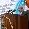 UN سیکرٹری جنرل انتونیو گوٹیرس اسلام آباد، پاکستان میں فارن سروس اکیڈمی میں United Nations ایک تقریب کے دوران ایک پوڈیم سے خطاب کر رہے ہیں۔