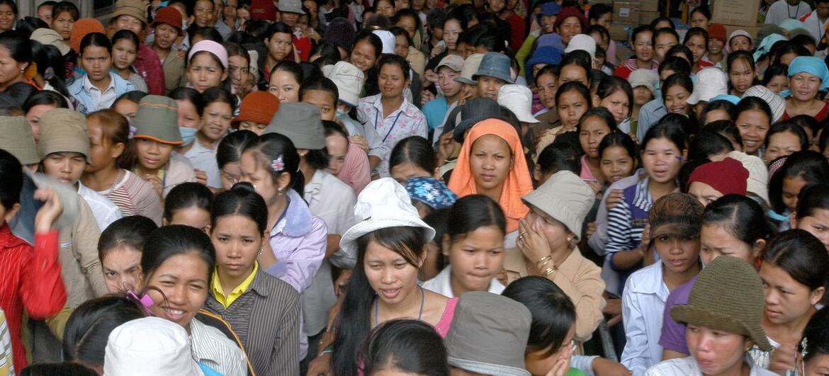 Crowd of Cambodian garment workers gathered for a protest outside their factory. © ILO