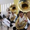 Un joven músico indígena de Santa María Tlahuitoltepec, Oaxaca, México, toca un instrumento de latón como parte de la banda oficial del Centro para la Formación Musical y el Desarrollo Cultural (CECAM).