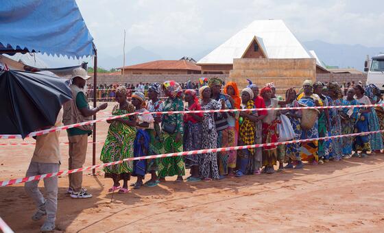 Newly displaced people line up for WFP asssitance in South Kivu Province, DR Congo.