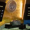 La salle de l'Assemblée générale de l'ONU montrant les résultats du vote d'une résolution sur la paix en Ukraine, avec 107 voix pour, 12 contre et 51 abstentions.