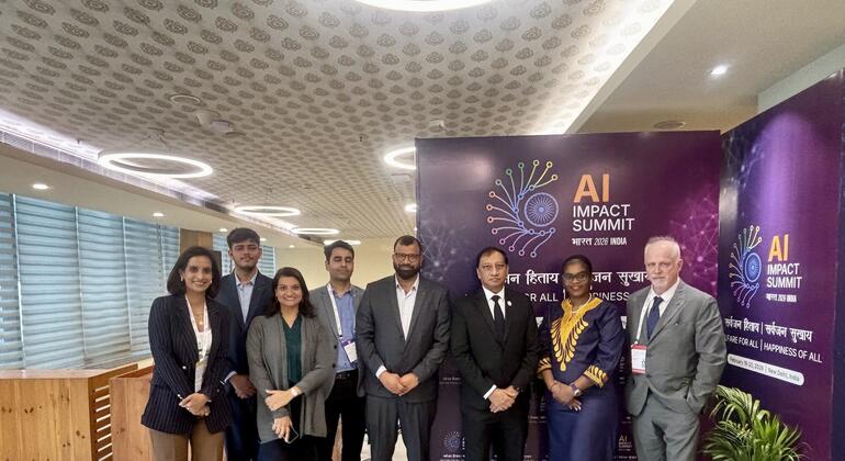 भारत में एआई सम्मेलन के दौरान, अन्तरराष्ट्रीय कृषि विकास कोष (IFAD) में विकास हेतु सूचना एवं संचार प्रौद्योगिकी (ICT4D) की वैश्विक प्रमुख, ब्रैन्डा गुंडे. (दाएँ से दूसरी).