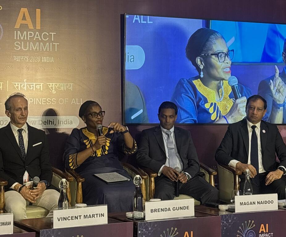 भारत में आयोजित एआई सम्मेलन 2026 के एक सत्र में भाग लेतीं, IFAD की वैश्विक प्रमुख ब्रैन्डा गुंडे.