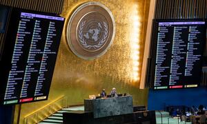 The UN General Assembly voting board displays the results of a resolution on the Transatlantic Slave Trade, showing 123 votes in favour, 52 abstentions, and 3 against (Argentina, Israel, USA).