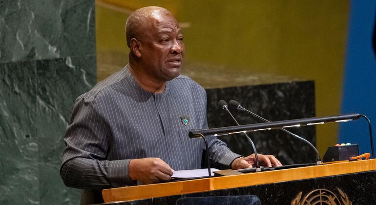 迦纳总统约翰·马哈马在联合国大会讲台上发表讲话.