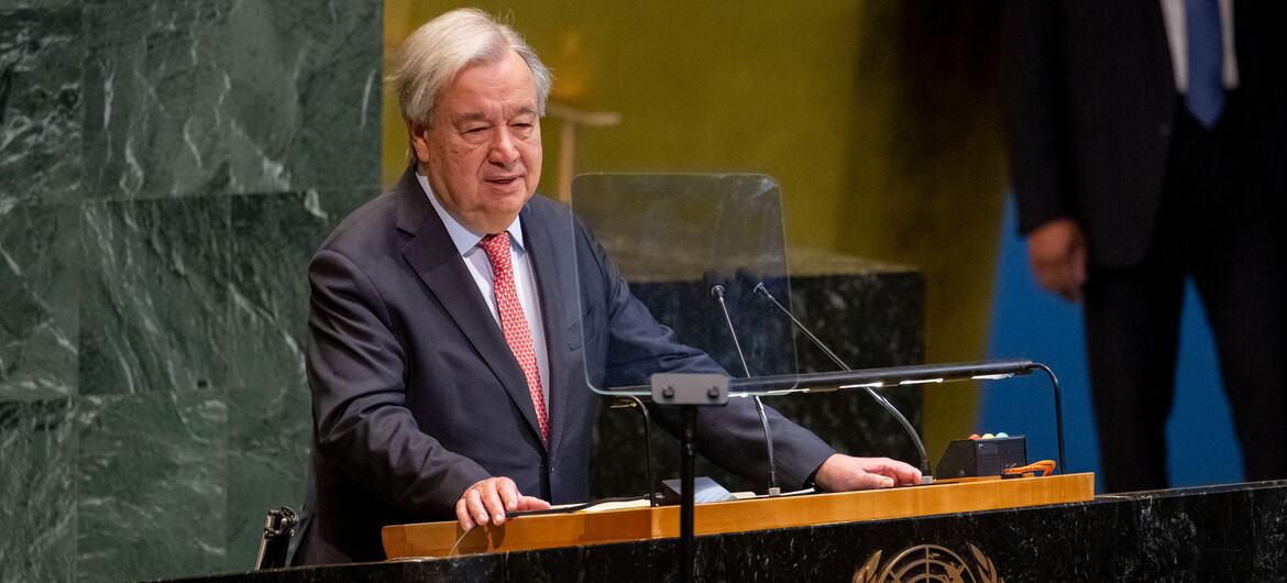 António Guterres, secrétaire général des Nations unies, s'exprimant sur le podium lors de la 75e réunion plénière de la 80e session de l'Assemblée générale.