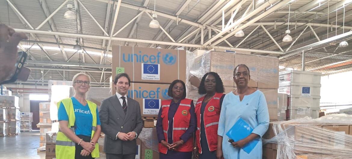 Recebimento da primeira carga para a operação de ajuda humanitária em Moçambique