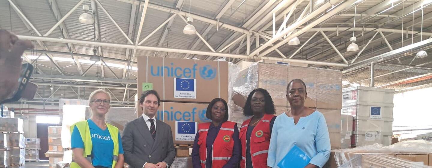 Recebimento da primeira carga para a operação de ajuda humanitária em Moçambique