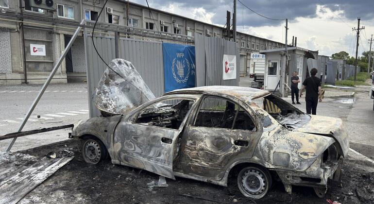 Ukraine: Russian attack destroys humanitarian food aid in Dnipro