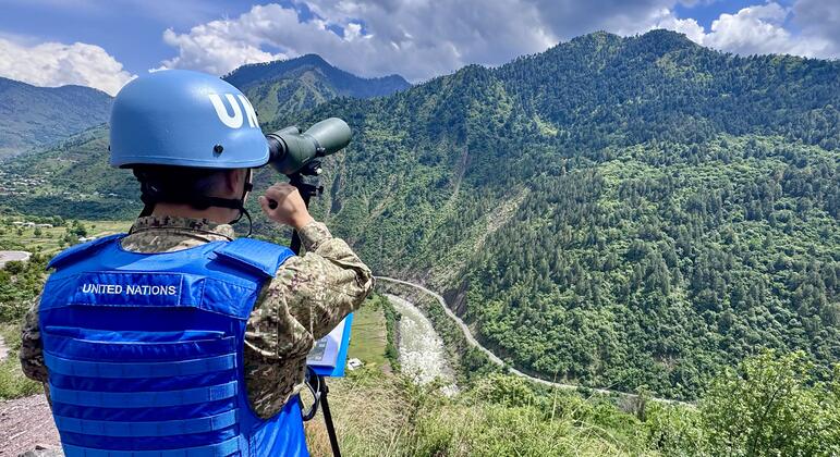 UN honours blue helmets and calls for renewed investment in peace