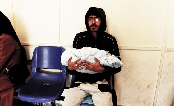 أهل غزة يحصلون على "خدمات صحية لا بديل لها" في عيادات الأونروا رغم النقص والتحديات