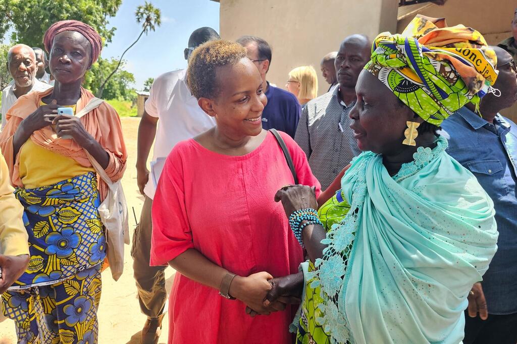 Joyce Msuya wa UNOCHA anakutana na mamlaka za mitaa huko Birao, Jamhuri ya Afrika ya Kati, Oktoba 2025.