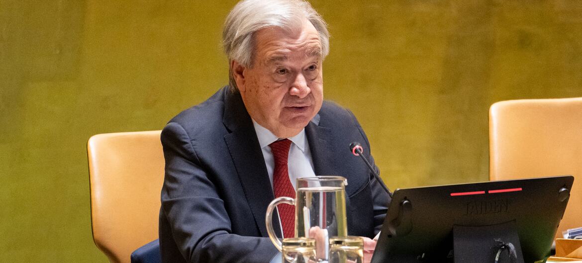 Le secrétaire général des Nations unies, António Guterres, s'exprimant sur un podium lors d'une réunion de l'Assemblée générale.