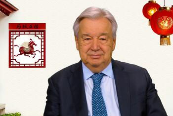 联合国秘书长安东尼奥·古特雷斯穿着正式的服装.