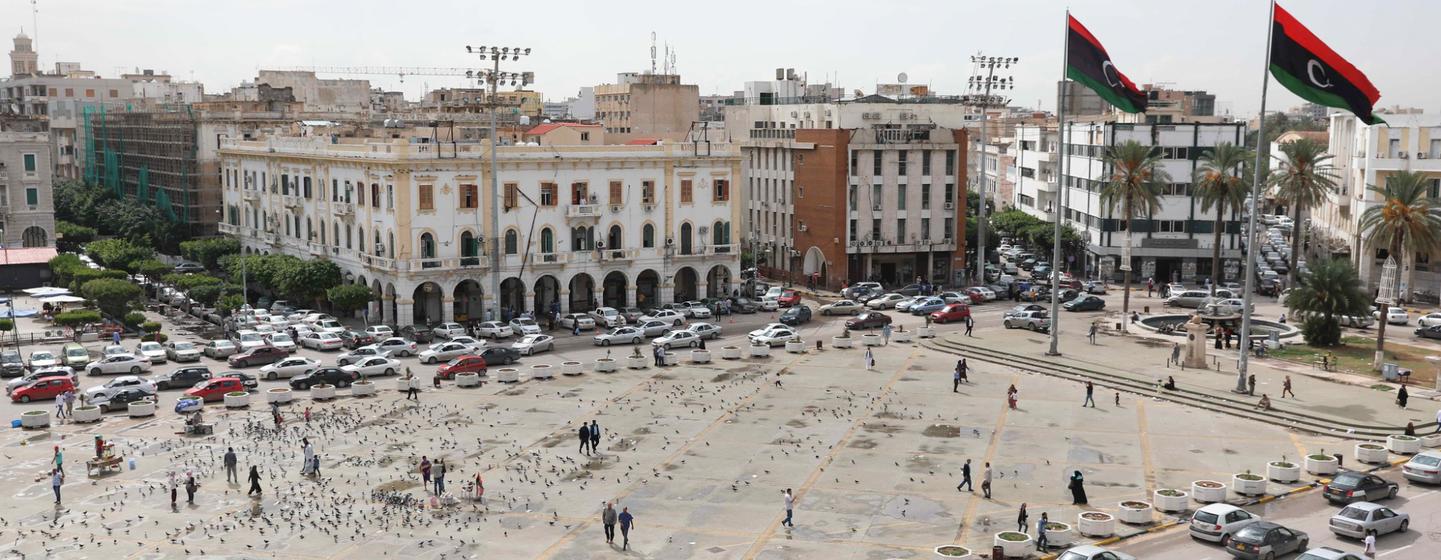 लीबिया की राजधानी त्रिीपोली के एक मुख्य चौराहे का दृश्य.