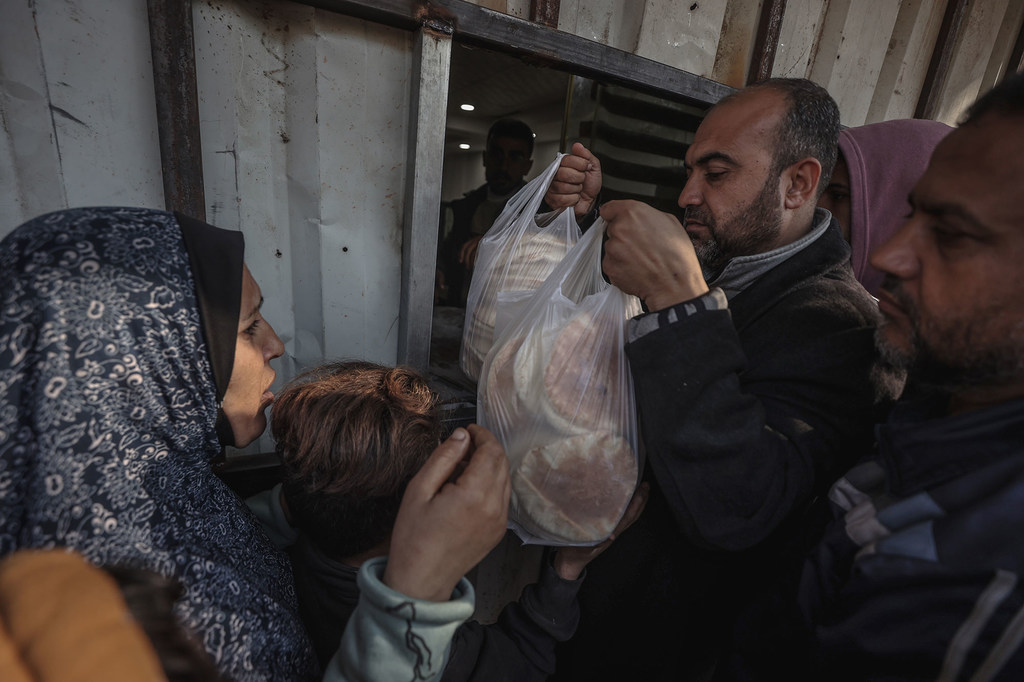 Une boulangerie à Gaza rouvre après 50 jours de fermeture, avec le soutien du Programme alimentaire mondial.