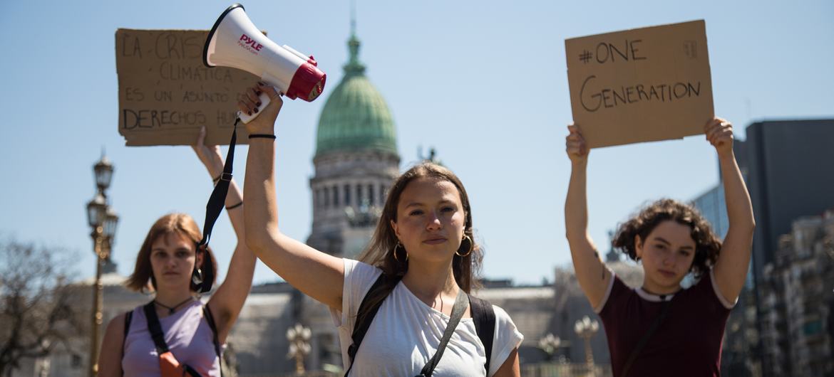 Des militantes écologistes et les fondateurs de Youth for Climate Argentina.