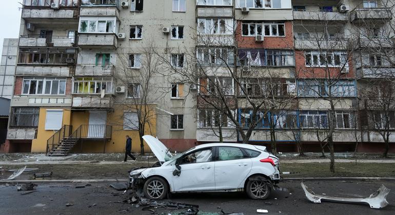 Danos causados após bombardeio em Mariupol, no sudeste da Ucrânia.