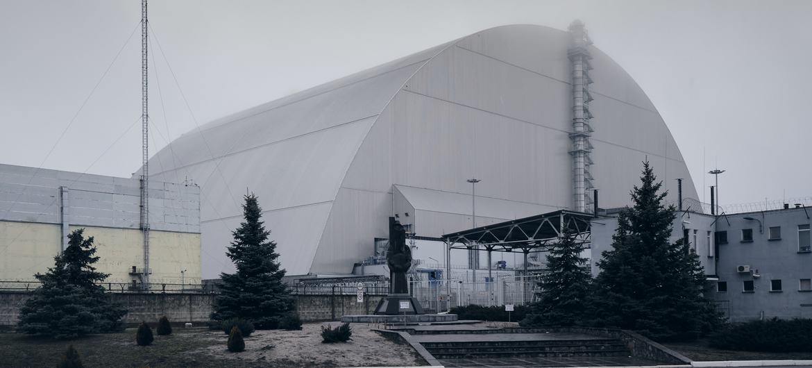 المفاعل 4 في محطة تشيرنوبل للطاقة النووية في أوكرانيا.