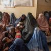 نساء في عيادة ميرزا محمد خان التي تدعمها اليونيسف في أفغانستان.