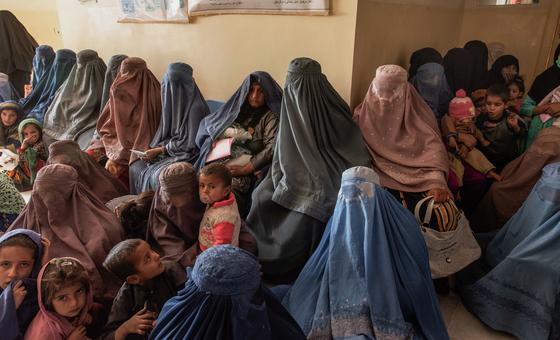 Mujeres en la clínica Mirza Mohammad Khan, en Afganistán. El centro sanitario cuenta con el apoyo de UNICEF.
