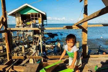 De nombreuses maisons près de la côte dans le district de Purok aux Philippines ont été détruites par le typhon Rai.