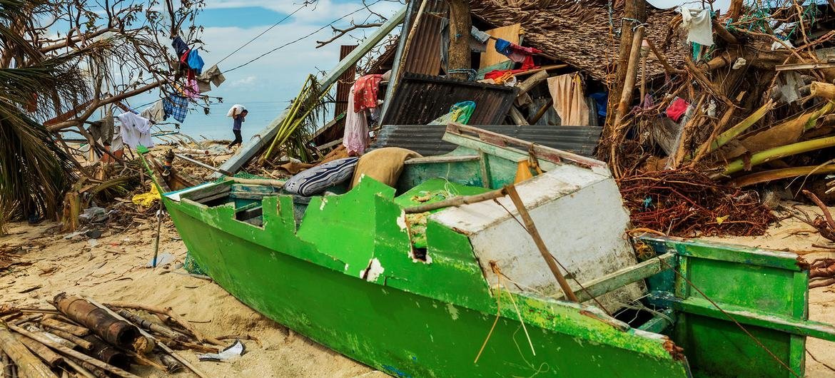 El Tifón Rai devastó muchas islas que viven de la pesca en el norte de Ubay en Filipinas
