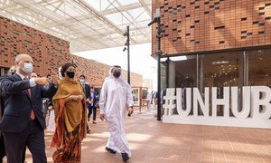 نائبة الأمين العام للامم المتحدة، أمينة محمد خلال خلال زيارة إلى ملتقى الأمم المتحدة في معرض إكسبو، برفقة المفوض ماهر ناصر.