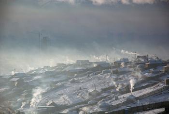Загрязнение воздуха в городе Улан-Батор, Монголия.