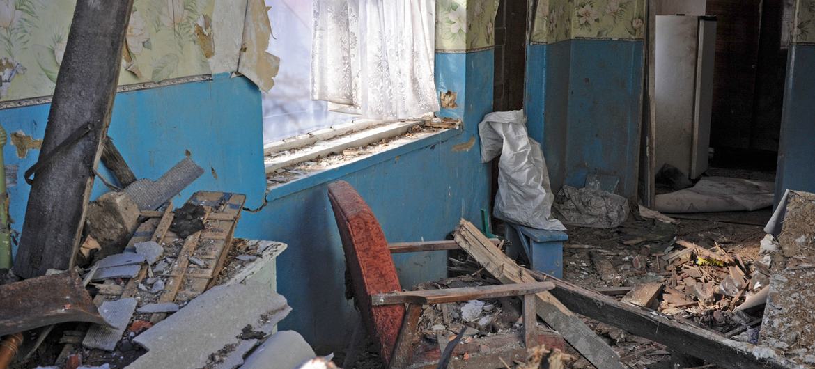 (من الأرشيف) منزل مدمر بالقرب من دونيتسك ، أوكرانيا. 
