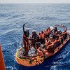 Des migrants sont secourus au large des côtes libyennes en avril par l'ONG SOS Méditerranée.