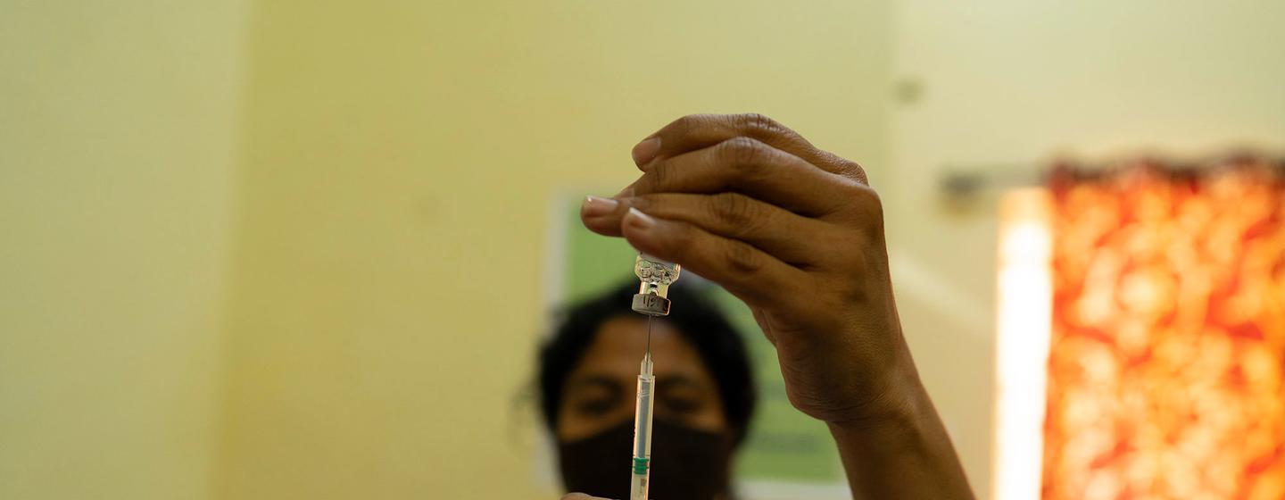 भारत में कोविड-19 की रोकथाम के लिये बड़े पैमाने पर टीकाकरण शुरू किया गया था.
