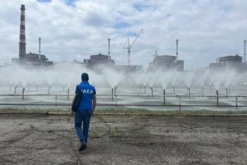 El director general de la OIEA, Rafael Mariano Grossi, visita la central nuclear de Zaporizhzhya y sus alrededores con su equipo durante una visita oficial a Ucrania.