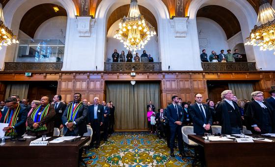 Miembros de los equipos jurídicos del caso Sudáfrica contra Israel en el pronunciamiento de la sentencia de la Corte Internacional de Justicia en La Haya.