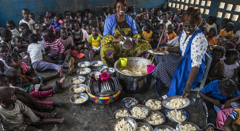 स्कूलों में भोजन ख़ुराक मुहैया कराने से बच्चों की शिक्षा बेहतर होने के पुख़्ता प्रमाण हैं.