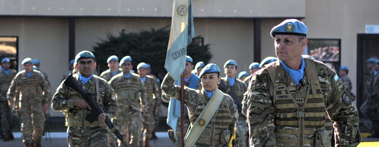 Despedida de las tropas antes de su despliegue en Chipre.