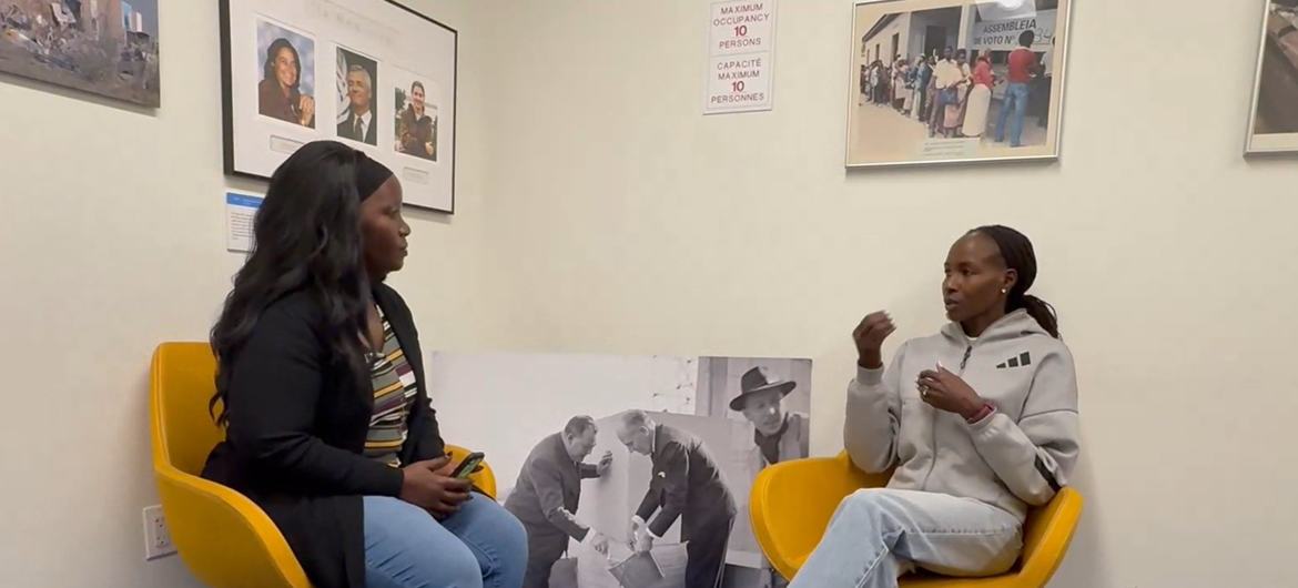 Viola Jeptoo Lagat (kulia), Mwanariadha na Mchechemuzi wa masuala ya wanawake na wasichana kutoka Kenya, ambaye pia ni Mwanzilishi wa shirika lisilo la kiserikali la Tirop Angels akizungumza na Selina Jerobon (kushoto) wa UN News Kiswahili.