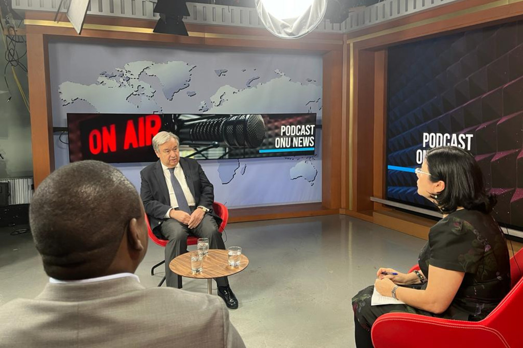 El Secretario General de la ONU, António Guterres, en una entrevista para un podcast de Noticias ONU en portugués. 
