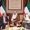 الأمين العام للأمم المتحدة أنطونيو غوتيريش يلتقي صاحب السمو الشيخ مشعل الأحمد الجابر الصباح، أمير دولة الكويت في قصر بيان في الكويت. 