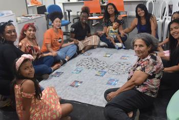 Alegria Campos participa de atividade com outras mulheres no Espaço Seguro do Unfpa em Boa Vista, Brasil.