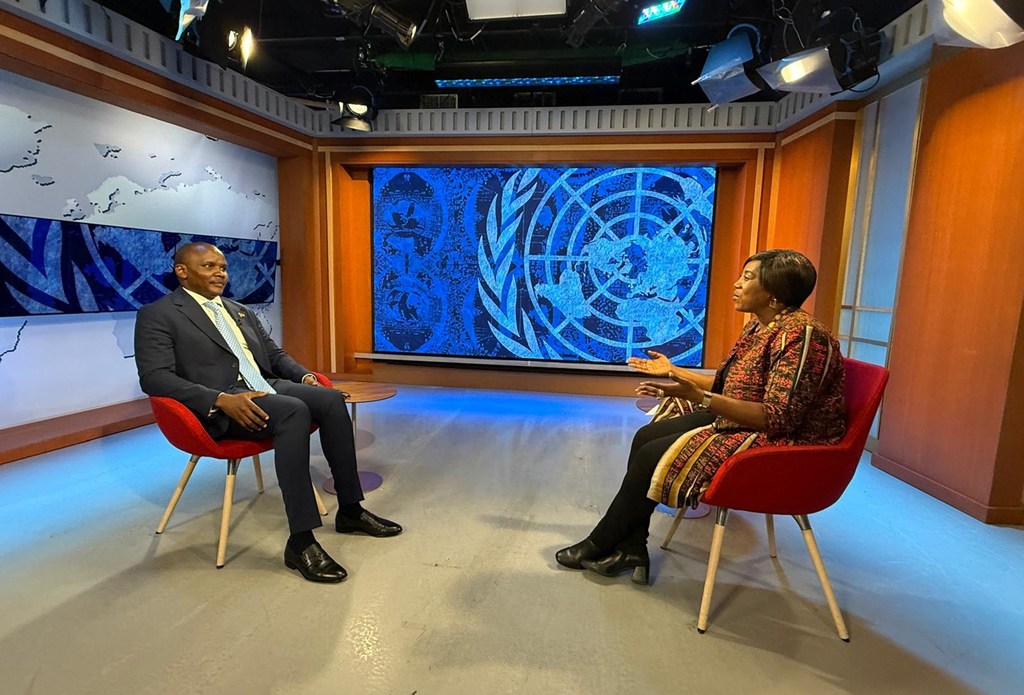 Balozi Ekitela Lokaale, Mwakilishi wa Kudumu wa Kenya katika UMOJA WA MATAIFA, akizungumza na Flora Nducha wa Habari za UN Kiswahili katika studio.