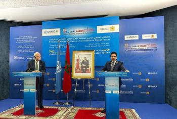 Miguel Angel Moratinos, Haut-Représentant de l'Alliance des civilisations des Nations Unies et Nasser Bourita, ministre marocain des Affaires étrangères, lors d'une conférence de presse conjointe de clôture à Fès, au Maroc.