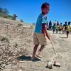 Crianças brincam na aldeia de Rai-mutin em Timor-Leste