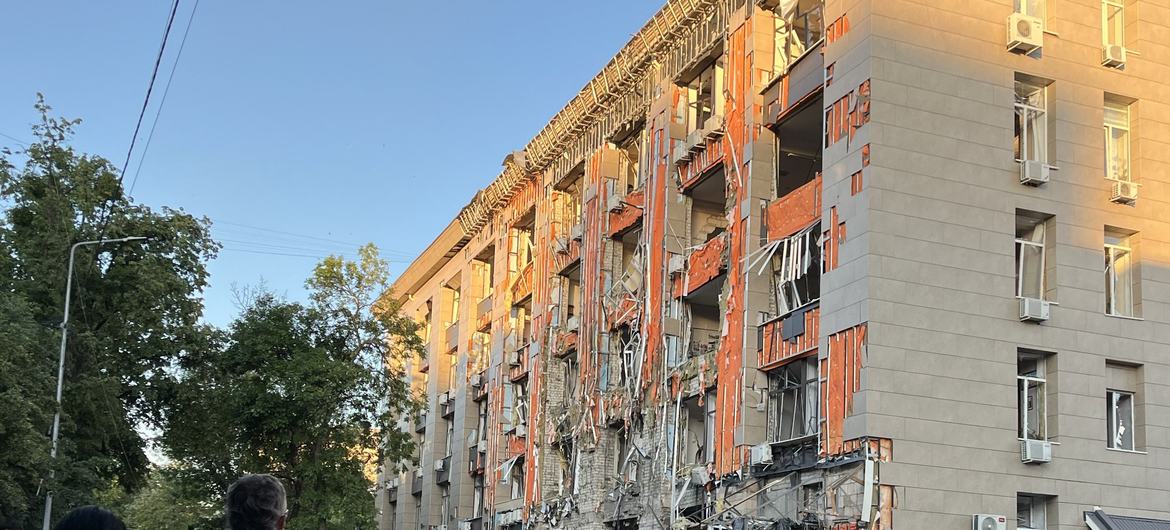 Área residencial de Kharkiv atacada el 25 de mayo.