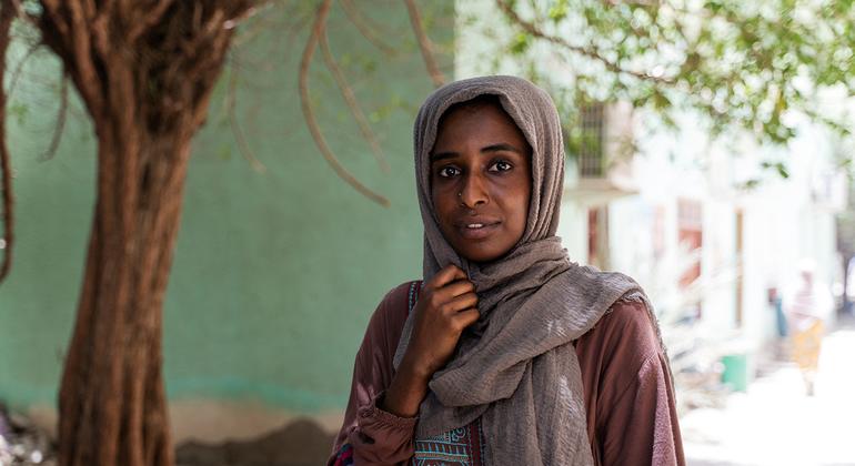 رماح موسى طالبة جامعية من دارفور انقطعت بها السبل في مدينة بورتسودان بعد اندلاع الحرب.