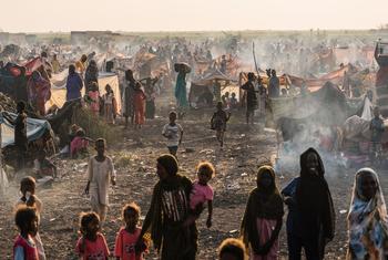 Chaque mois, des milliers de Soudanais fuient vers les pays voisins comme le Soudan du Sud et le Tchad.