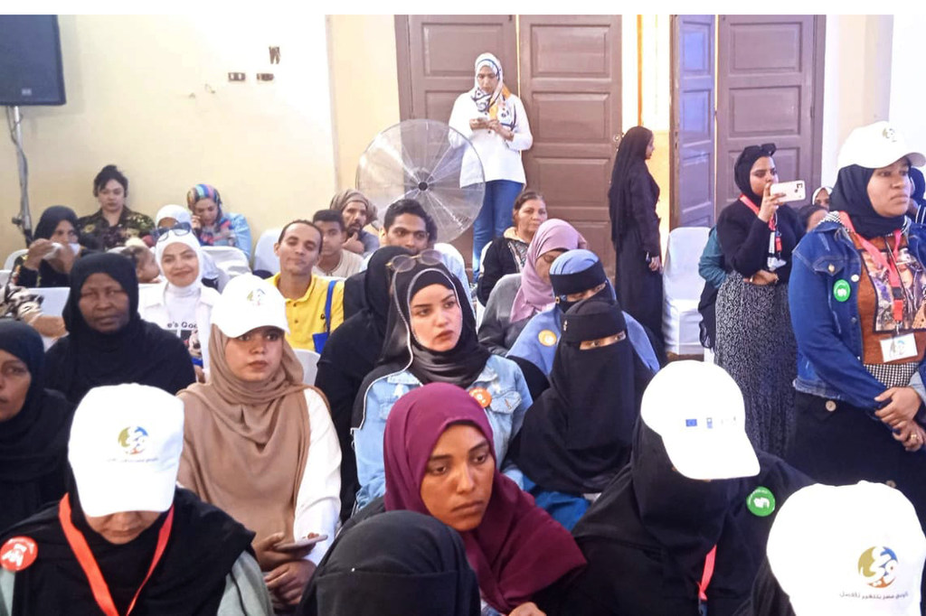 مجموعة من المستفيدين من برنامج وعي
